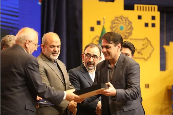 از مدیر کل ارتباطات و فناوری اطلاعات استان خراسان رضوی تقدیر شد